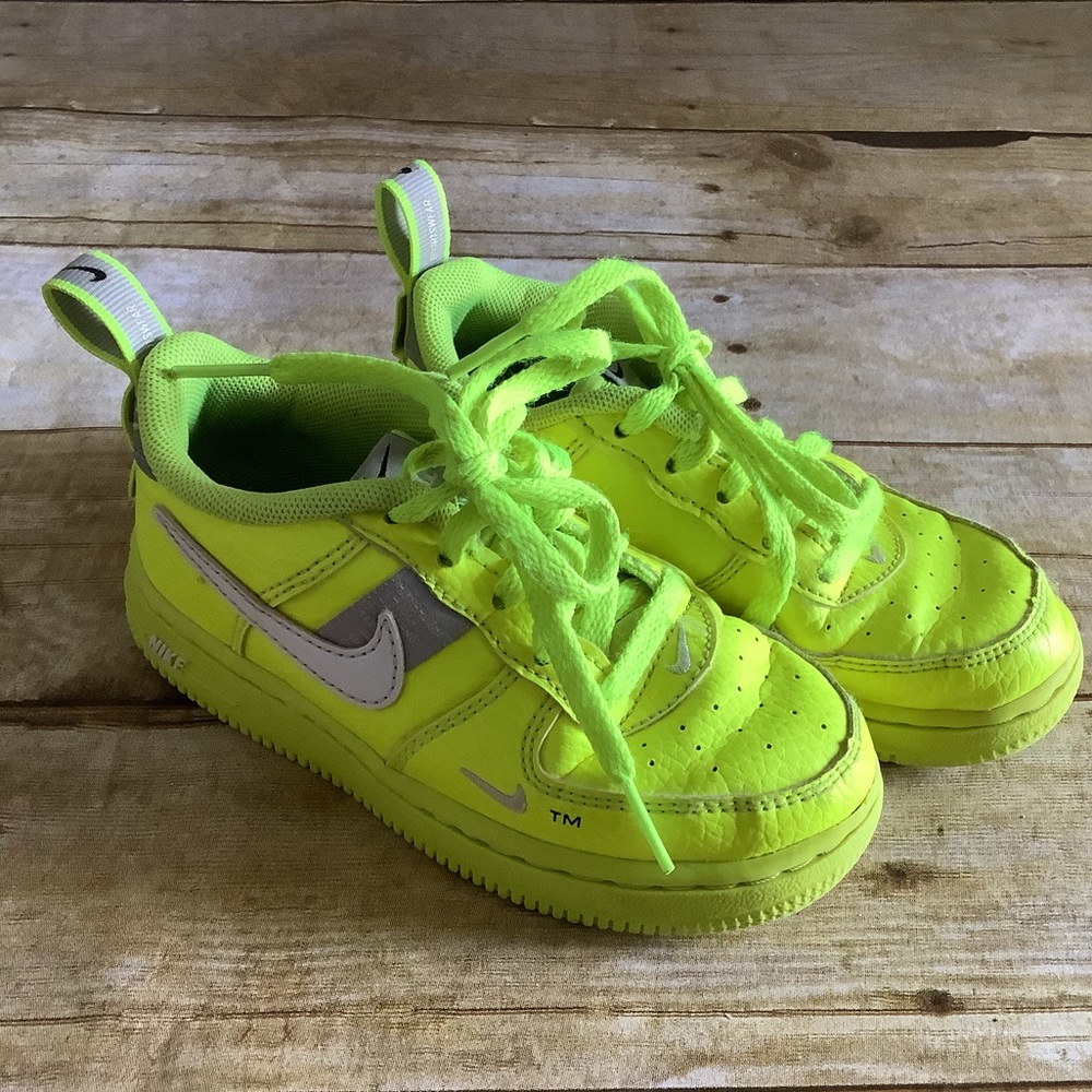 NIKE Air force one utility neon yellow size 9 Child